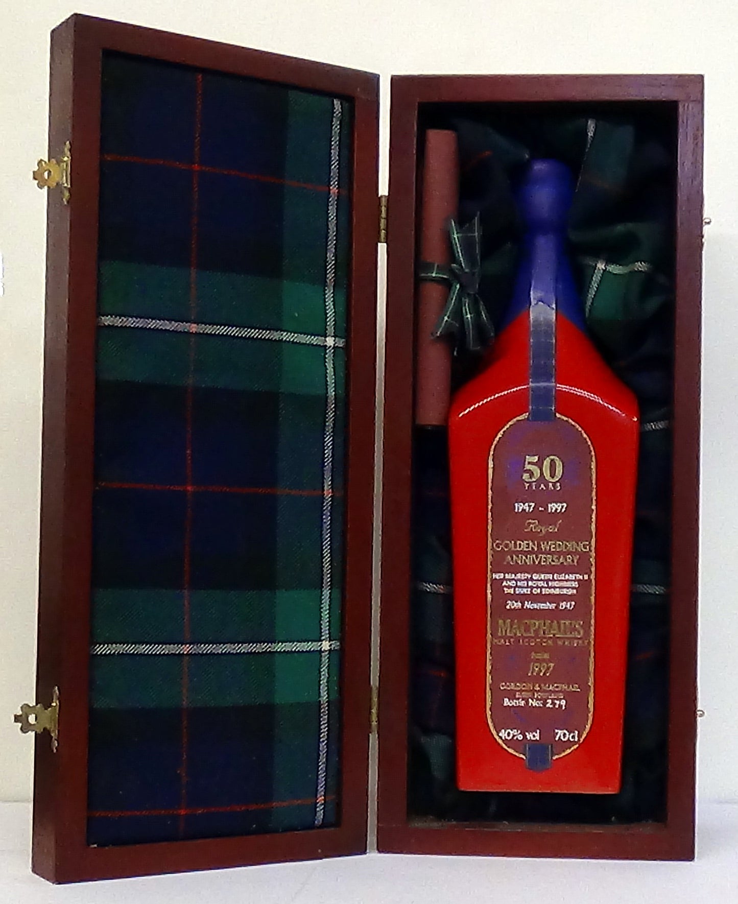 1 ceramic decanter of The Golden Wedding Anniversary 1947-1997, 50 Years, MacPhail Malt Scotch Whisky, Bottle No 279, 40% vol, 70 cl,);Some contents evaporate