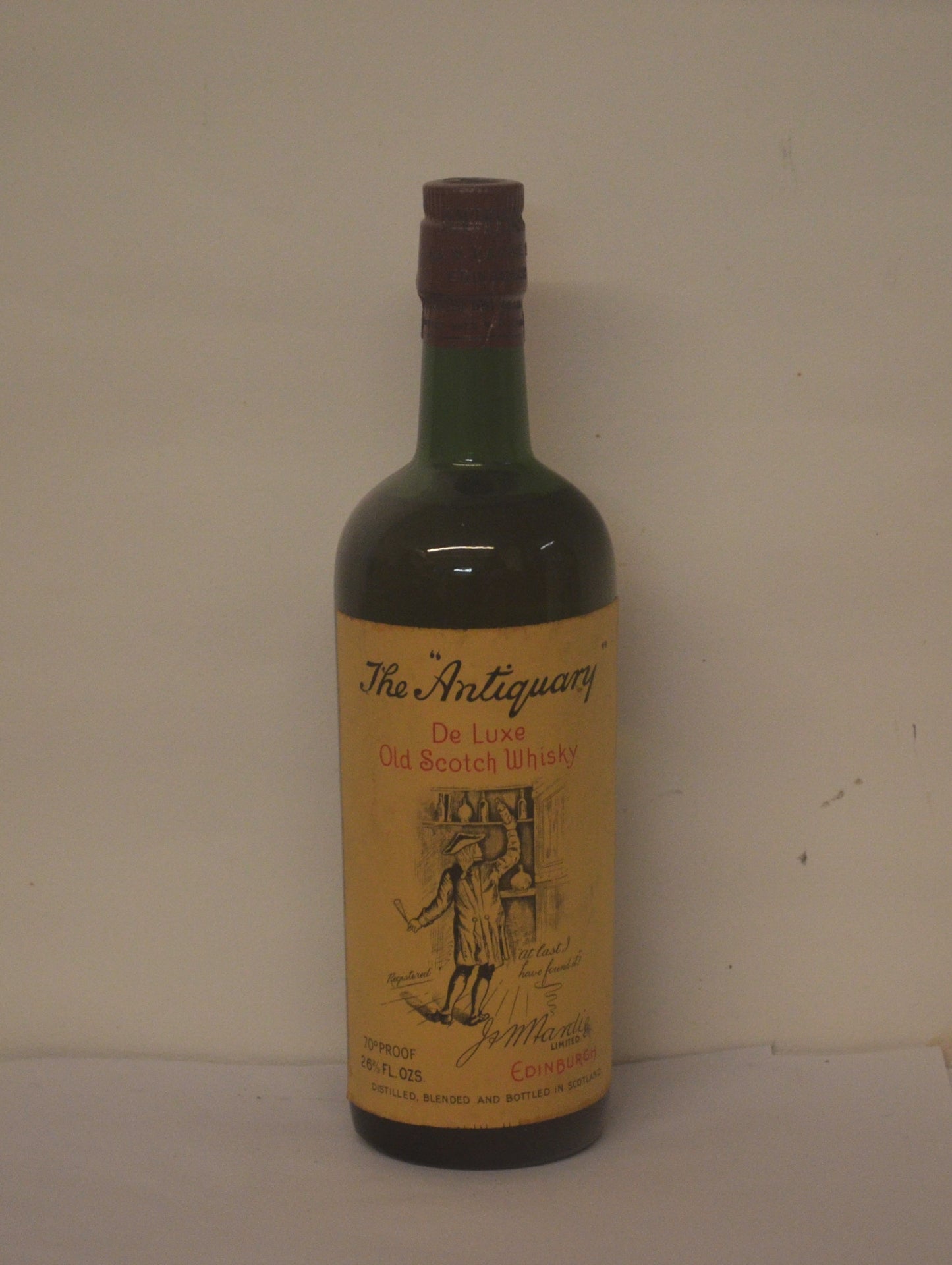 1950s The Antiquary ‘De Luxe Old Scotch Whisky’ 26 ⅔ Fl oz