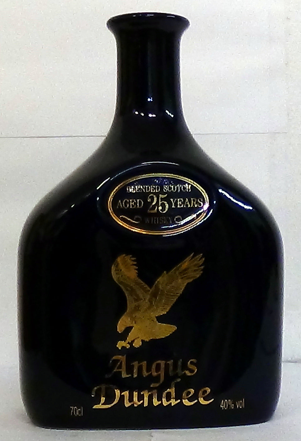 Angus dundee old blend scotch whisky golden eagle decanter 25 Blue