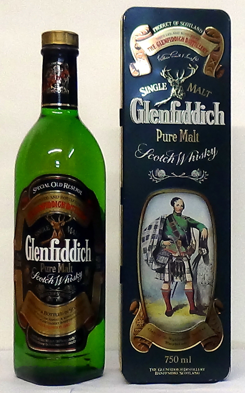 Glenfiddich Pure Malt Special Old Reserve Clan Macpherson Bot.1990s In presentation Tin