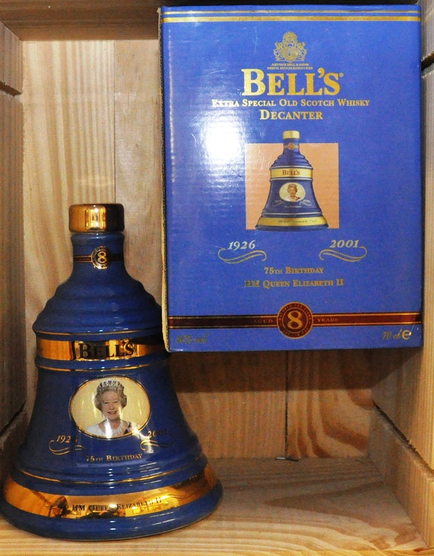 Bell's - Ceramic bell decanter - Blend - QE II 75th 1926-2001 - 700 ml