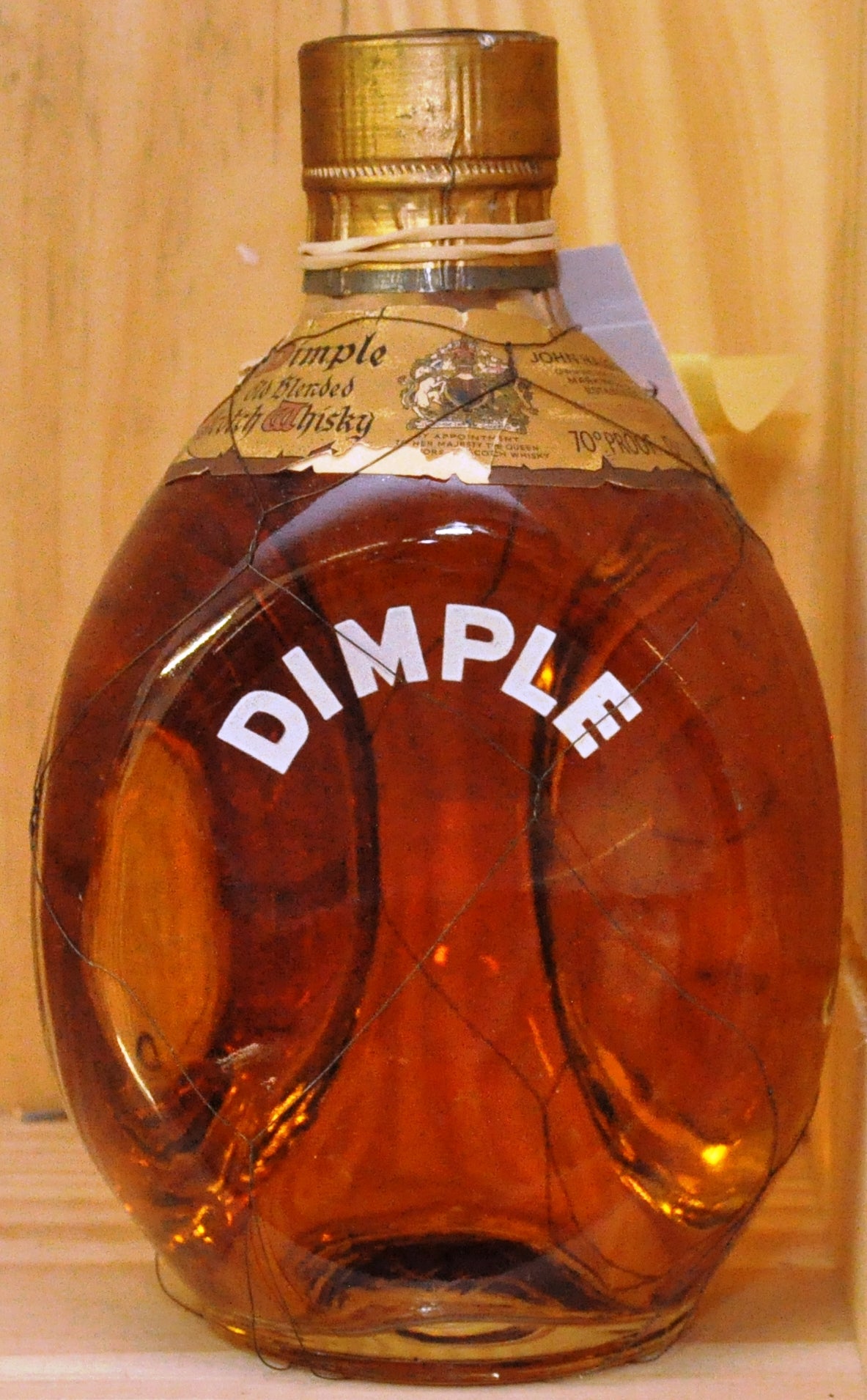 Haig - Dimple - Deluxe Blend - 26 2/3 fl. oz. - 70° proof - Whiskey -