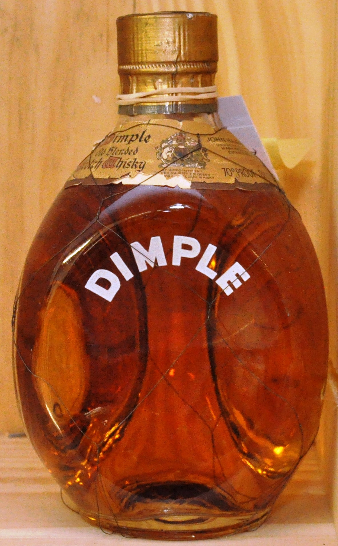 Haig - Dimple - Deluxe Blend - 26 2/3 fl. oz. - 70° proof - Whiskey - 